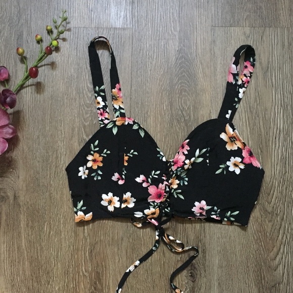 Forever 21 Tops - Forever 21 Black Floral Crop Top Size Small